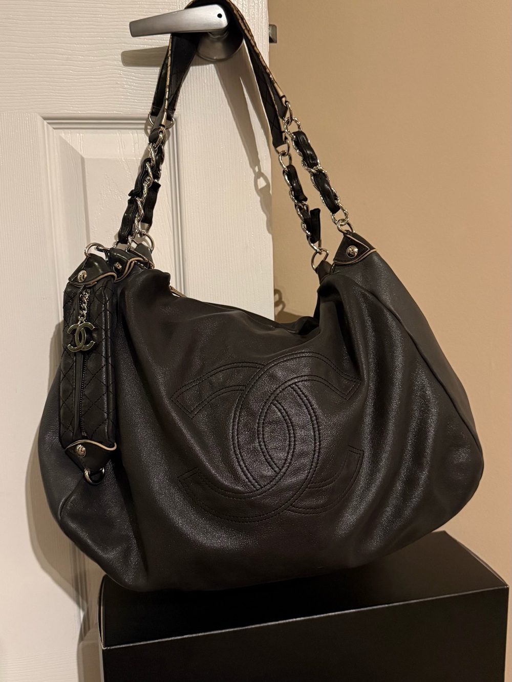 Authentic Chanel Black Soft Edgy Hobo bag purse lambskin leather CC - Picture 15 of 16